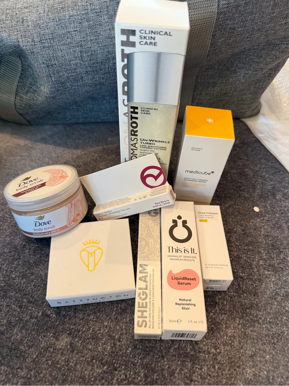 Every Girl’s Go-To Cosmetic Set All New Sealed